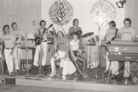 Hudební skupina Spektrum, Anton Zima zcela vlevo, 70. léta