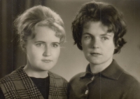 Se sestrou Janou Zendulkovou, 1963