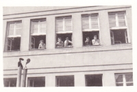 Chlapčenský internát, na ktorom Ondrej Mazan býval počas štúdia na Strednej Priemyselnsej škole elektrotechnickej, (K. Adlera 5, Bratislava). 