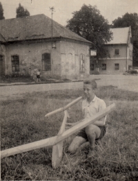 Lubomír Štencl with a model airplane, circa 1952