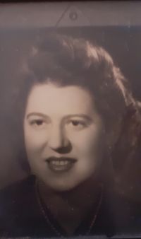 Helena Lenardová, maminka André Lenarda, asi 1949