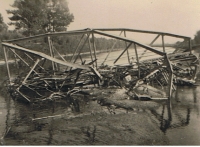 Most přes Svratku, zničený koncem války, 1945