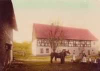 Růžena Pospíchalová's family in front of the farm in Kunratice in 1949
