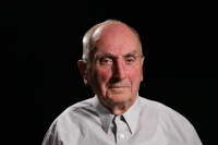 Pamětník Stanislav Prokůpek ve studiu Paměti národa, rok 2022