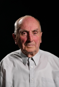 Pamětník Stanislav Prokůpek ve studiu Paměti národa, rok 2022