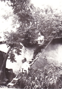 Ondrej Mazan with his father in the garden of their (now defunct) house in Komárno, 1960s.