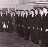 Graduation photo of O. Mazan's class, 1959.