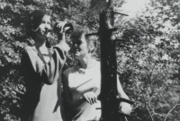 Zdena Krejčíková s turistickým oddílem mládeže na puťáku ve Slovenském ráji, 1973