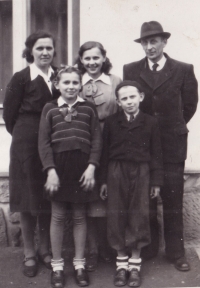 Rodiče Marie a Emerich Hrejsemnou, děti Ludmila, Marie a Zdeněk