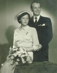 Svatební fotografie rodičů Jana Fialy