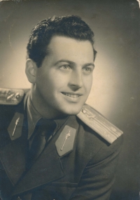 Bohumil Homola při nástupu do Avie, 1952