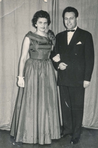 Bohumil Homola s manželkou, Praha, 1953