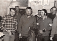 Mezinárodní závody v Rokytnici nad Jizerou v roce 1976, Stanislav Groh stojí uprostřed