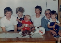 Stanislav Groh (vlevo) s rodinou na přelomu 80. a 90. let