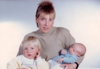 Druhá manželka Jaroslava s dětmi, přelom 80. a 90. let