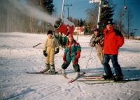 Stanislav Groh v oblečení horské služby s dětmi z druhého manželství v roce 1999