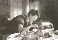 Tomáš Titze s maminkou, Rumburk, 1945 