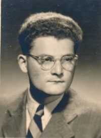 Harry Salz, son of František Schnurmacher's eldest sister 

