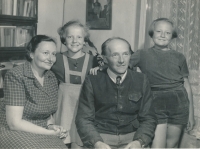 Mrs and Mr Schnurmacher with their daughters in 1955-1956