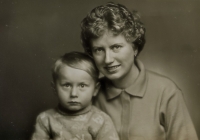 Se starším synem Petrem