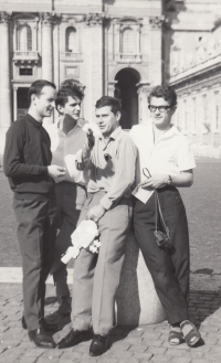 S kamarády v Římě, Anton Zima druhý zleva, 1967