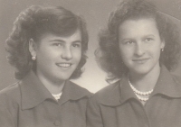 Manželka Jana Hrada s rovněž řeckou kamarádkou Stázkou Houšovou 