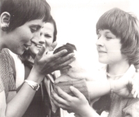 Růžena Šromová (vlevo) jako vysokoškolačka