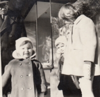 Alexandra on the left, with her grandfather and her sisters, 1961