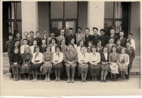 Jiří Fiala ( 2. řada shora, třetí zprava), sedmá třída, gymnázium  Hejčín, Olomouc, 1957, na fotce francouzštinář Smýkal
