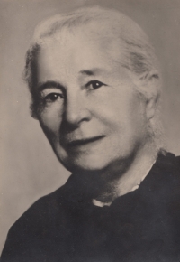 Marie Mašínová, matka Josefa Mašína staršího, začátek 40. let 20. století Poděbrady