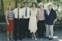 Josef Dufek se svoji exmanželkou Ingrid (zcela vlevo) a synem Robertem (třetí zleva) 