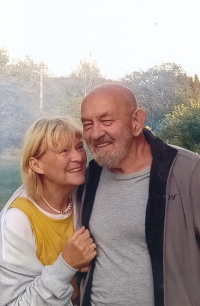 Vladimír Kulhánek shortly before he died, in the summer of 2020 with Jitka Kulhánková at the cottage 