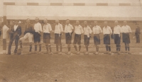 Fotbalové mužstvo Oldboys, rok 1922, hřiště za Liďákem na Karlově