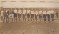 Fotbalové mužstvo Oldboys, rok 1922, hřiště za Liďákem na Karlově