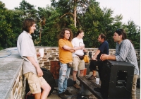 Nohaband před vystoupením na hradu Kámen s Václavem Koubkem. Zleva Vojtěch Noha, Petr Bublák-Bubák, Jakub Noha, Václav Koubek, Marek Štulír, 2005
