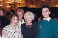 Jitka Kulhánková s Olgou Havlovou na setkání vesniček SOS 