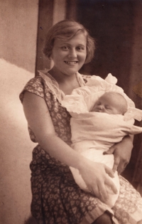 Zdena Mašínová Sr. with her newborn son Ctirad Mašín