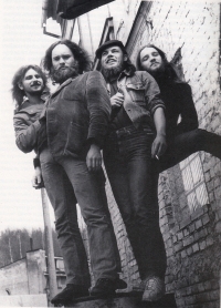 S přáteli v Chřibské u Leszka Mamoně, 1982