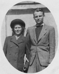 The contemporary witness's parents, 1942 Praha