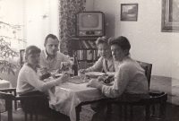 Rodinná štědrovečerní večeře v České Lípě 1961