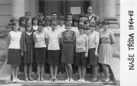 School photo, Kadaň 1966, the contemporary witness is in the front wearing a checkered blouse 