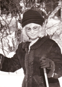 Irena Mazanová on a ski trip, 70s.