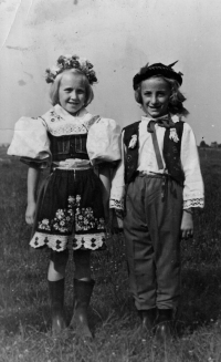 Božena Csoroszová (vpravo) / kolem roku 1954