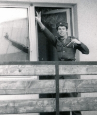 Martin Cvrček jako pomocník dozorčího vojenského útvaru v Sázavě v roce 1987