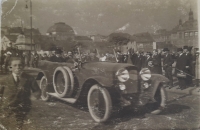 Grandfather V. Honomichl and the Czechoslovak president T. G. Masaryk riding in a car together, Pilsen, 1921