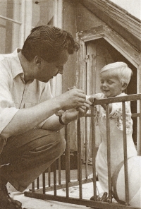 Jan Sláma s tatínkem doma v Brně