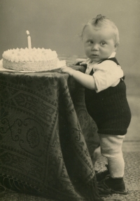 The witness celebrating his first birthday, Kostelec nad Orlicí, 1946