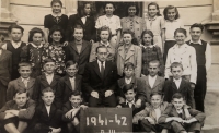 Václav Vycpálek v první řadě druhý zprava, měšťanská škola Stříbrná Skalice, školní rok 1941–1952