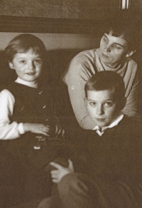 Jan Sláma s maminkou a sestrou