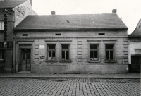 Policejní služebna v Čelákovicích, kterou v září 1953 přepadl Ctirad Mašín a usmrtil tam příslušníka SNB Jaroslava Honzátka